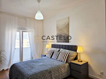 Apartamento T3 para Venda em Quelfes