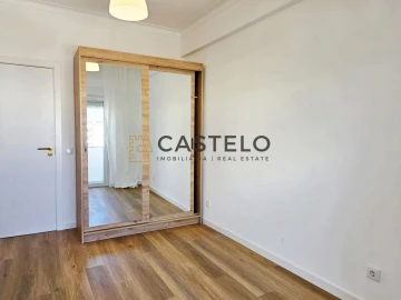 Apartamento T3 para Venda em Quelfes