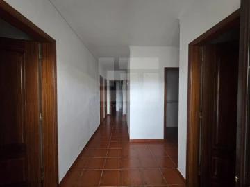Moradia T4 para Venda em São Salvador e Santa Maria