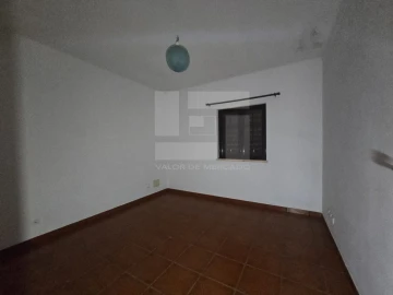 Moradia T4 para Venda em São Salvador e Santa Maria