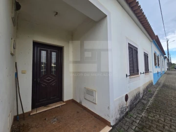 Moradia T4 para Venda em São Salvador e Santa Maria