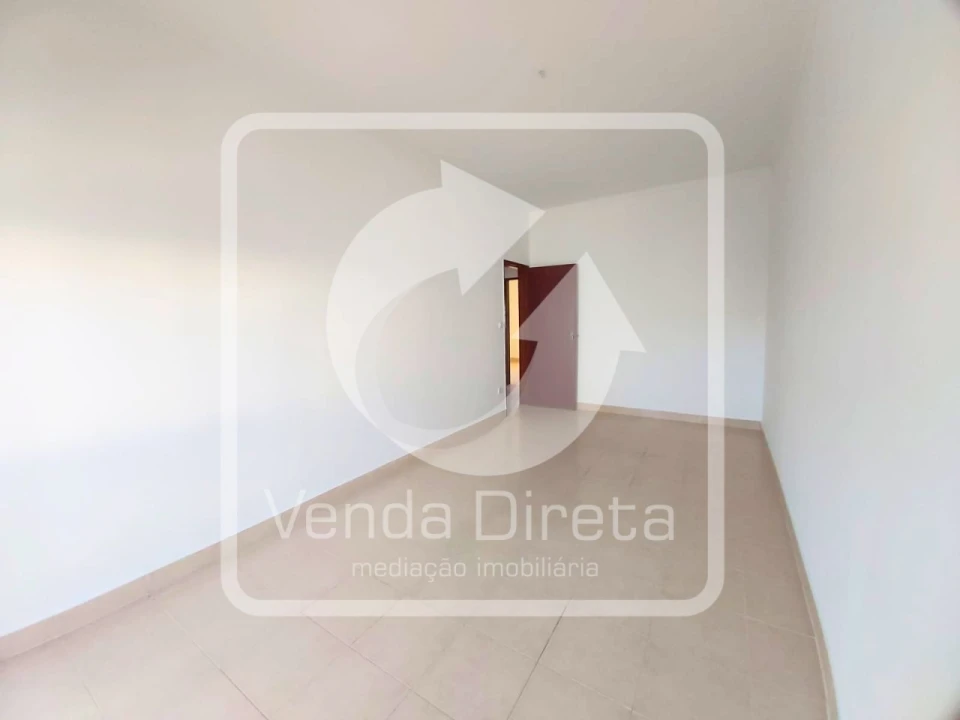 Apartamento T3 para Venda em Moita Foto 16