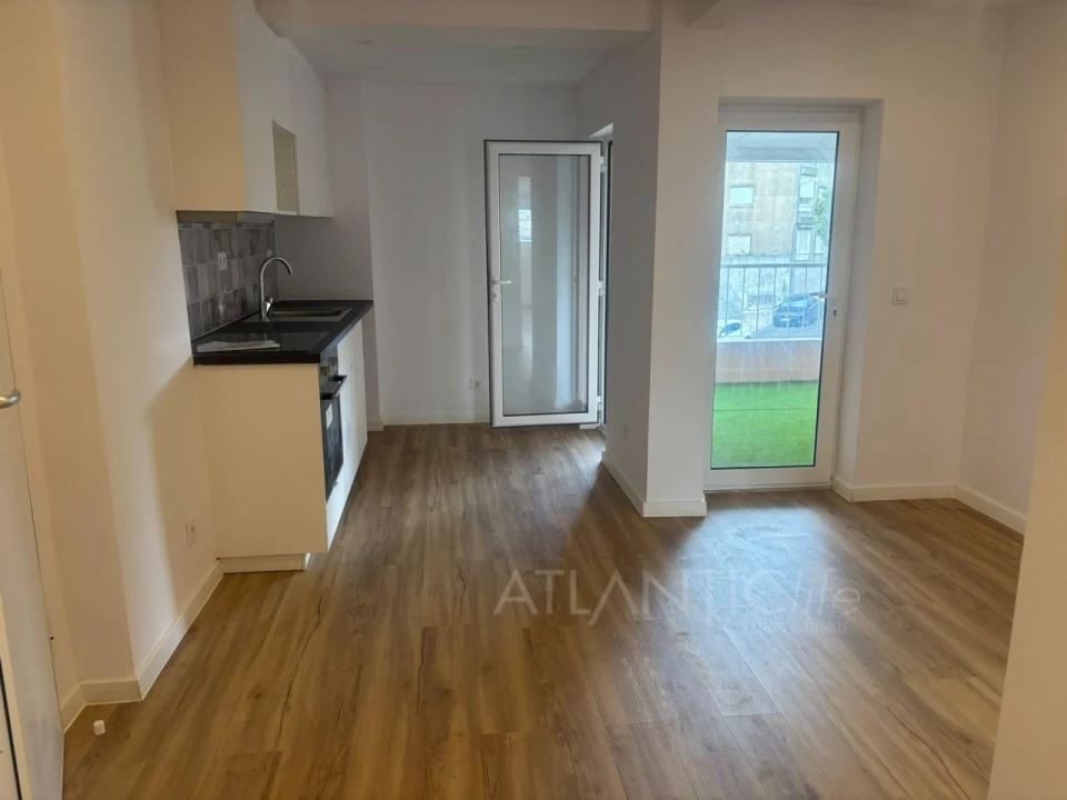 Apartamento T2 para Venda em Queluz e Belas Foto 1