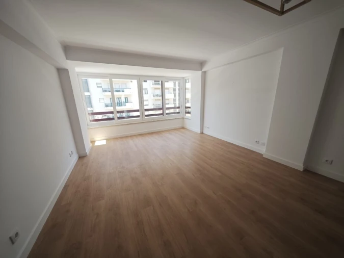 Apartamento T3 para Venda em São Domingos de Benfica Foto 2