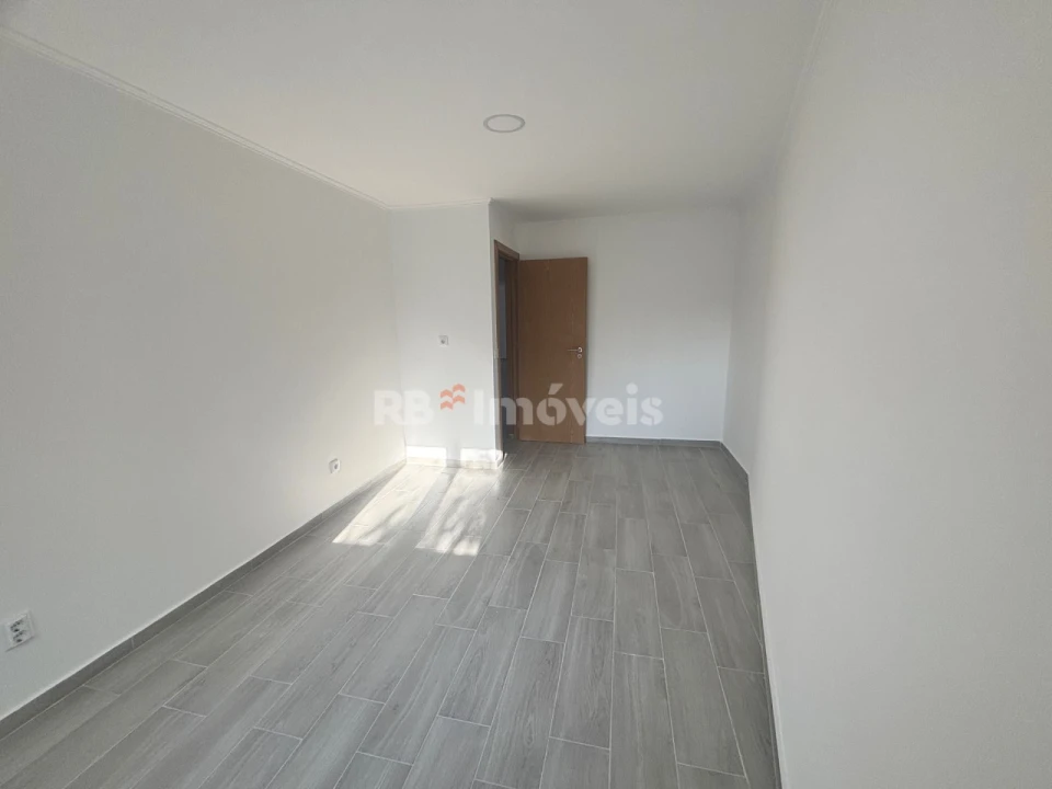 Moradia T3 para Venda em Meia Via Foto 12
