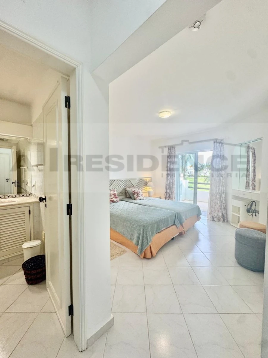 Apartamento T2 para Venda em Albufeira e Olhos de Água Foto 16