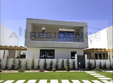 Moradia T4 para Venda em Ferreiras