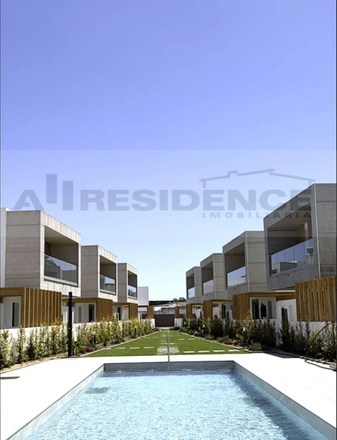 Moradia T4 para Venda em Ferreiras