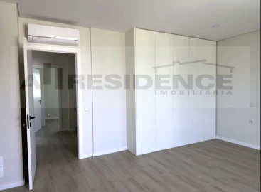Moradia T4 para Venda em Ferreiras