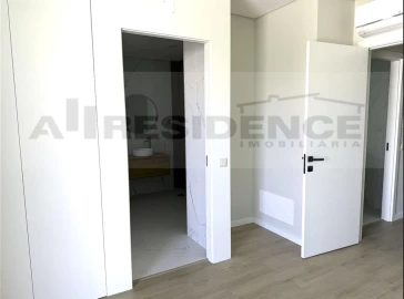 Moradia T4 para Venda em Ferreiras