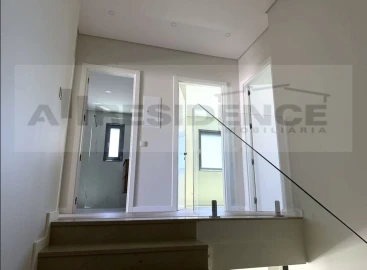 Moradia T4 para Venda em Ferreiras