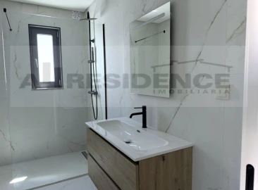Moradia T4 para Venda em Ferreiras