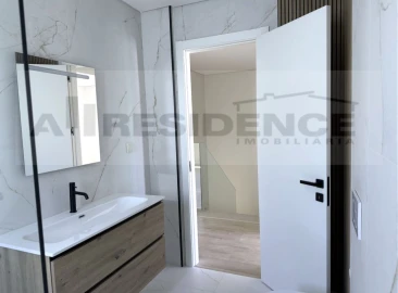Moradia T4 para Venda em Ferreiras