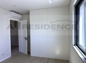 Moradia T4 para Venda em Ferreiras