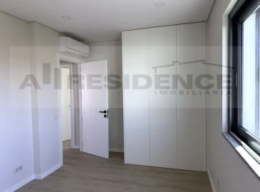 Moradia T4 para Venda em Ferreiras