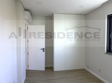 Moradia T4 para Venda em Ferreiras