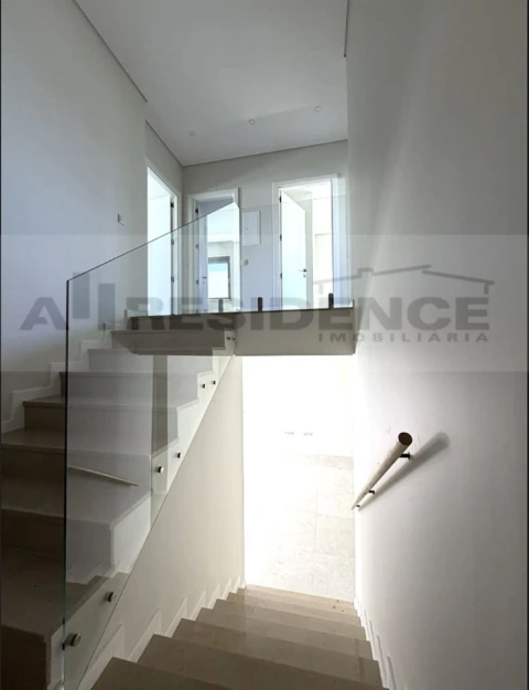 Moradia T4 para Venda em Ferreiras