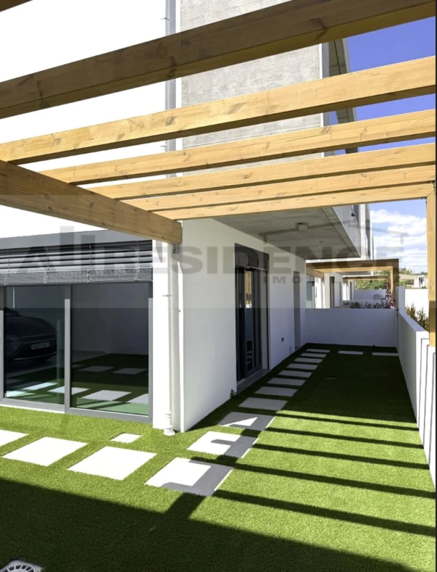 Moradia T4 para Venda em Ferreiras Foto 5