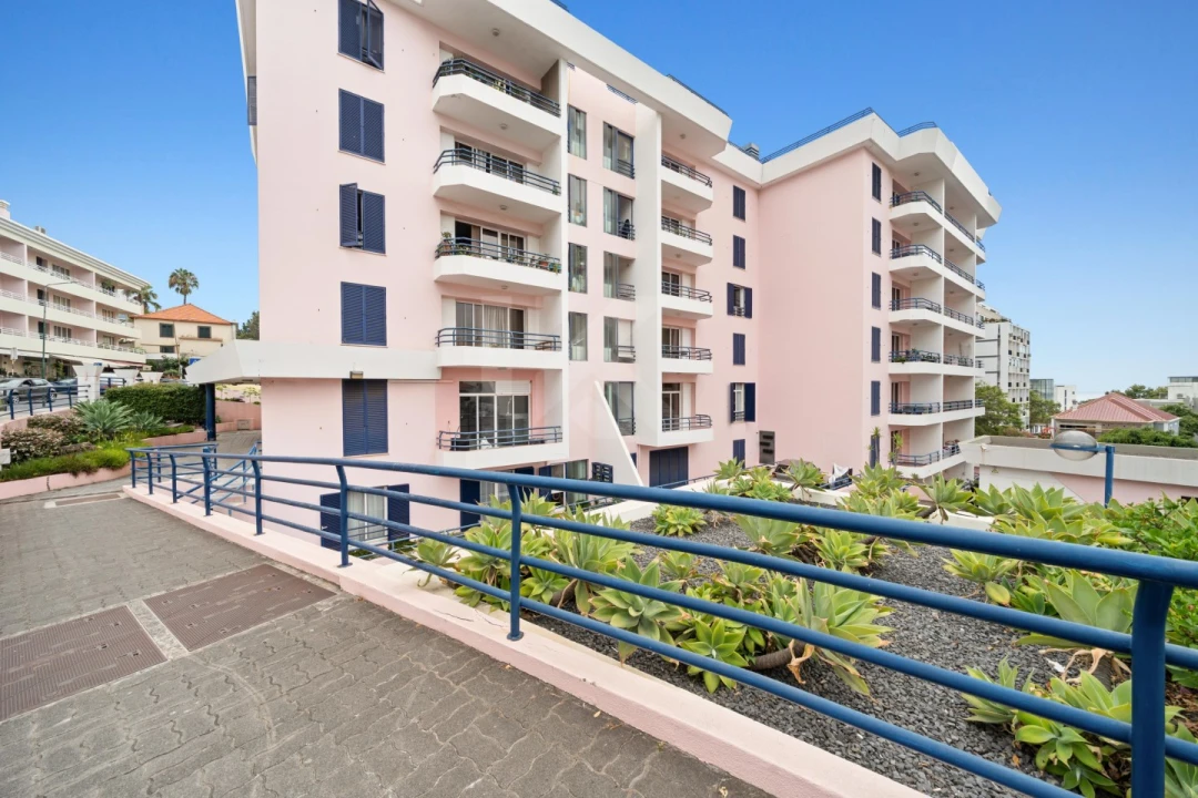 Apartamento T2 para Venda em São Martinho Foto 3