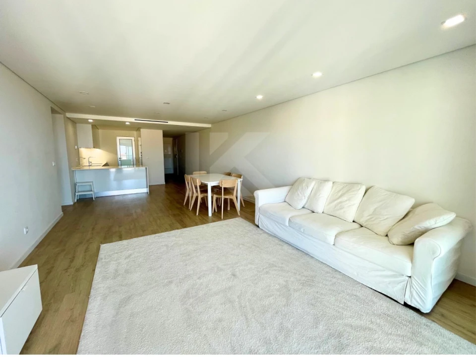 Apartamento T3 para Arrendamento em Estreito de Camara de Lobos Foto 1