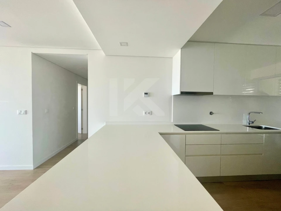 Apartamento T3 para Arrendamento em Estreito de Camara de Lobos Foto 8