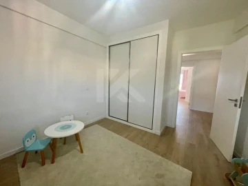 Apartamento T3 para Arrendamento em Estreito de Camara de Lobos