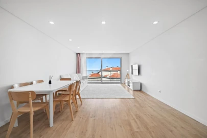 Apartamento T3 para Arrendamento em Estreito de Camara de Lobos