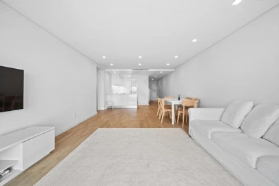 Apartamento T3 para Arrendamento em Estreito de Camara de Lobos