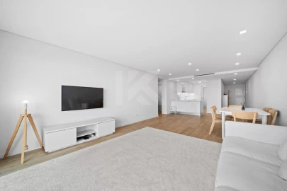 Apartamento T3 para Arrendamento em Estreito de Camara de Lobos