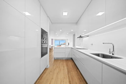 Apartamento T3 para Arrendamento em Estreito de Camara de Lobos