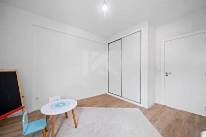 Apartamento T3 para Arrendamento em Estreito de Camara de Lobos