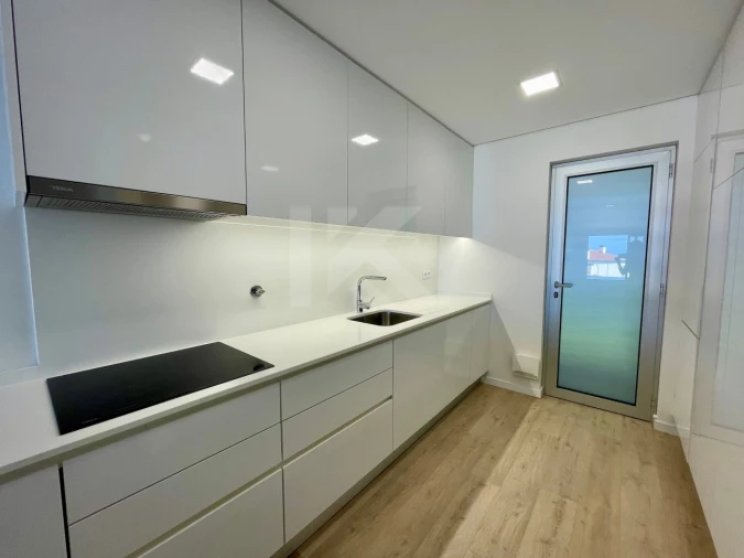 Apartamento T3 para Arrendamento em Estreito de Camara de Lobos Foto 9
