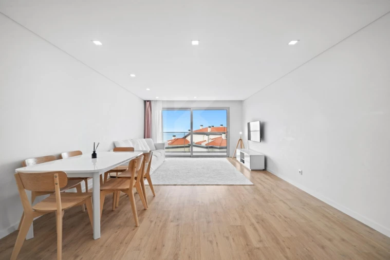Apartamento T3 para Arrendamento em Estreito de Camara de Lobos Foto 2
