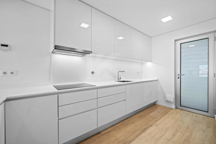 Apartamento T3 para Arrendamento em Estreito de Camara de Lobos Foto 8