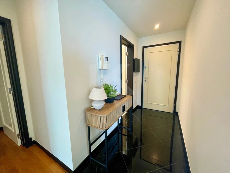 Apartamento T1 para Arrendamento em São Martinho Foto 11