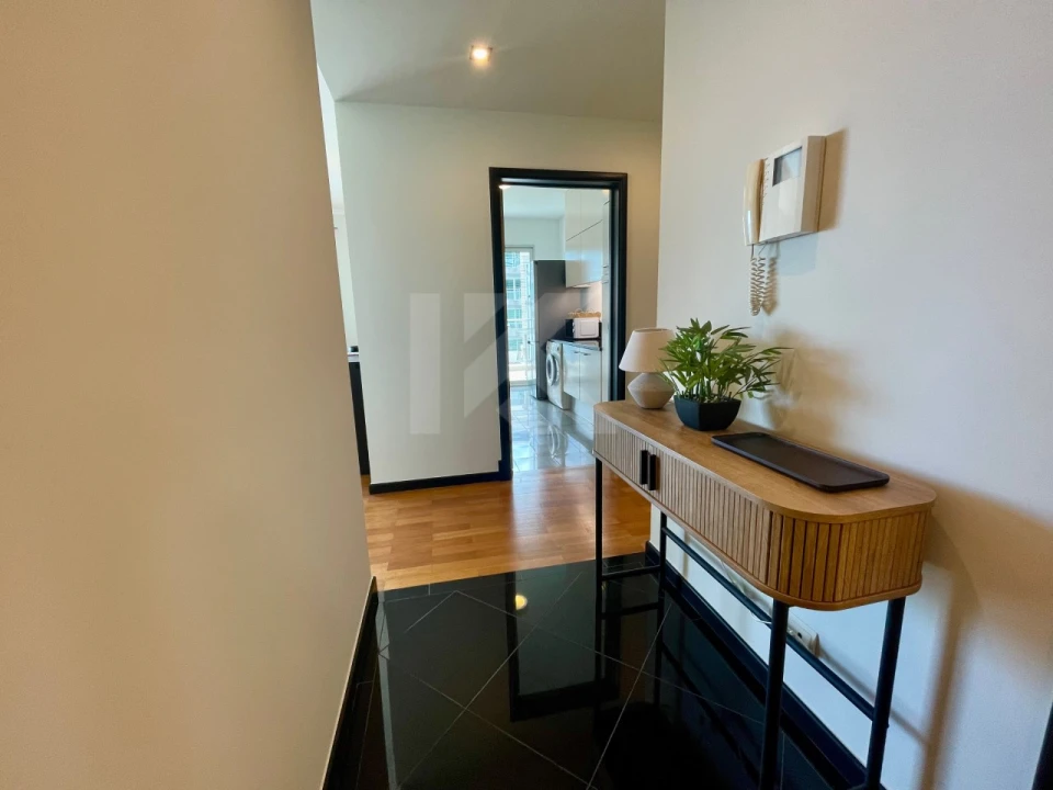 Apartamento T1 para Arrendamento em São Martinho Foto 13
