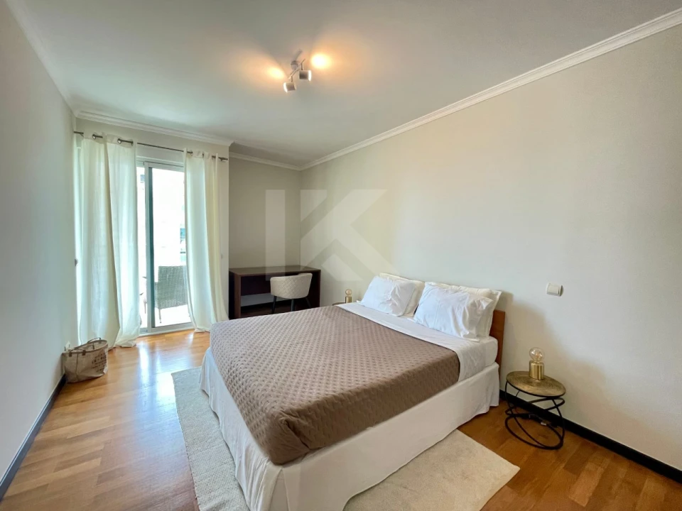 Apartamento T1 para Arrendamento em São Martinho Foto 18