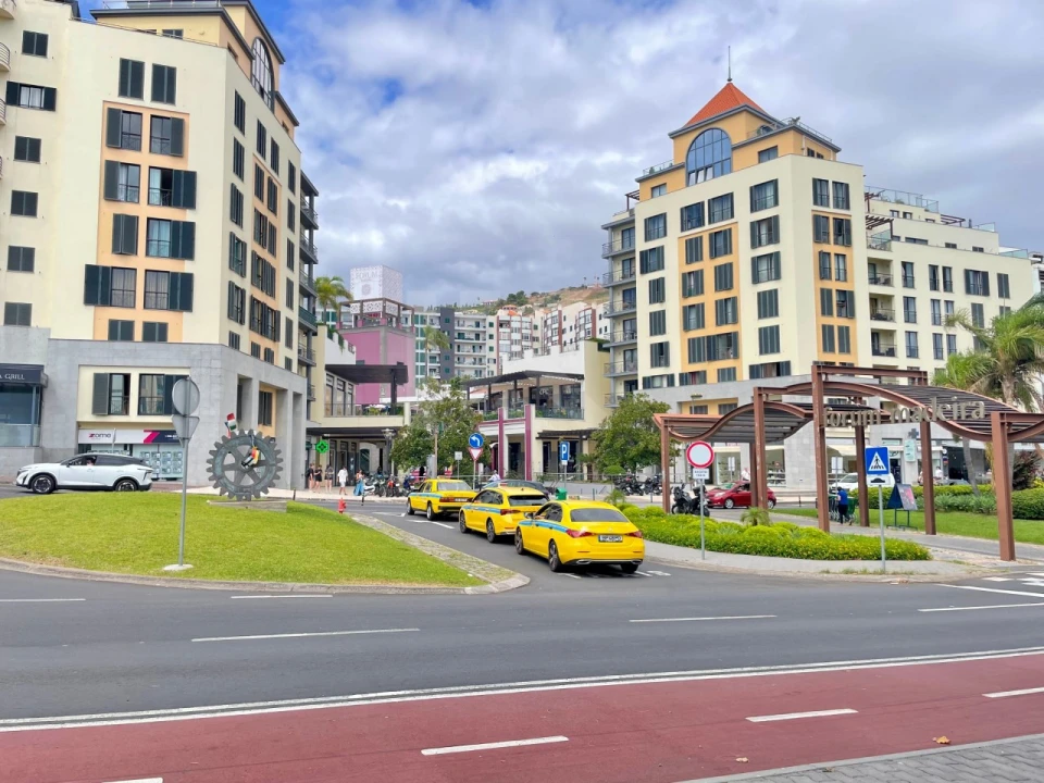 Apartamento T1 para Arrendamento em São Martinho Foto 29