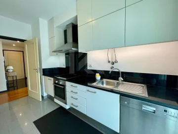 Apartamento T1 para Arrendamento em São Martinho