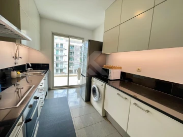 Apartamento T1 para Arrendamento em São Martinho