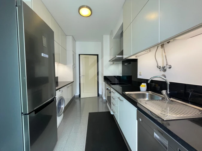 Apartamento T1 para Arrendamento em São Martinho Foto 17