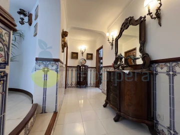 Moradia T6 para Venda em Ferreiras