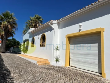 Moradia T6 para Venda em Ferreiras