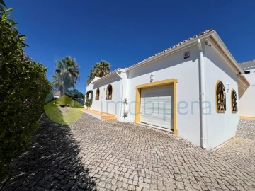 Moradia T6 para Venda em Ferreiras