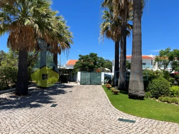 Moradia T6 para Venda em Ferreiras