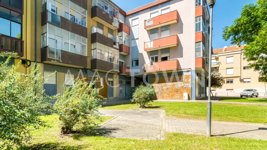Apartamento T3 para Venda em Baixa da Banheira e Vale da Amoreira