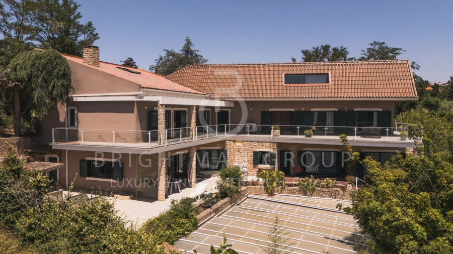 Moradia T6 para Venda em Queluz e Belas
