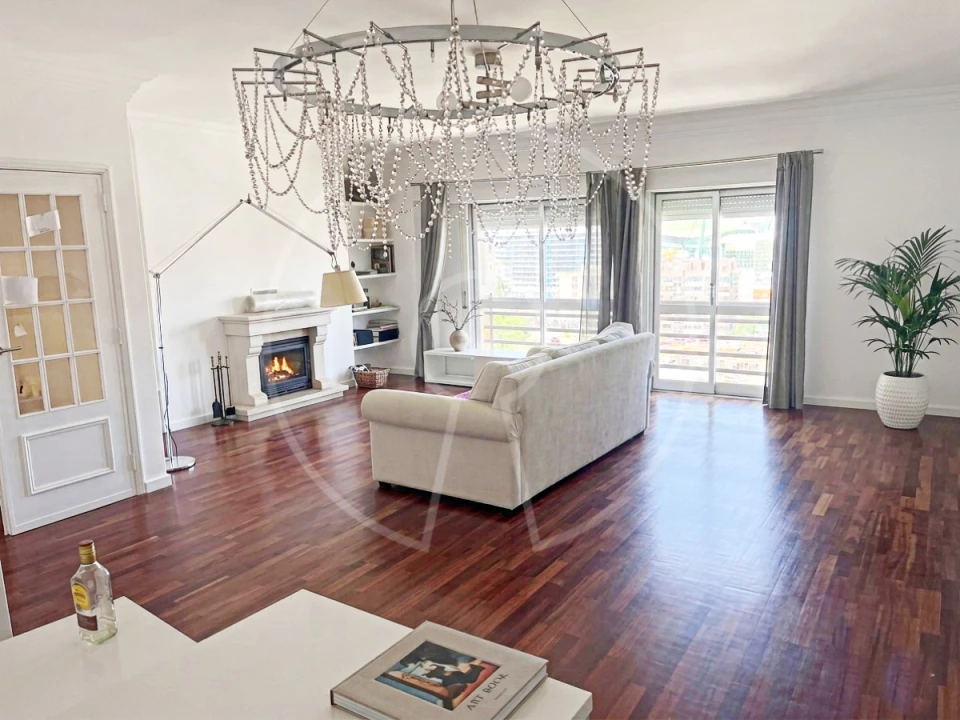 Apartamento T3 para Arrendamento em Lumiar Foto 1