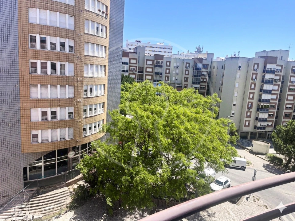 Apartamento T3 para Arrendamento em Lumiar Foto 12