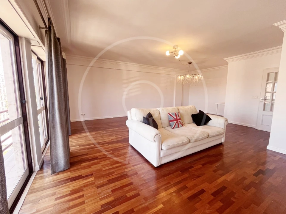 Apartamento T3 para Arrendamento em Lumiar Foto 1
